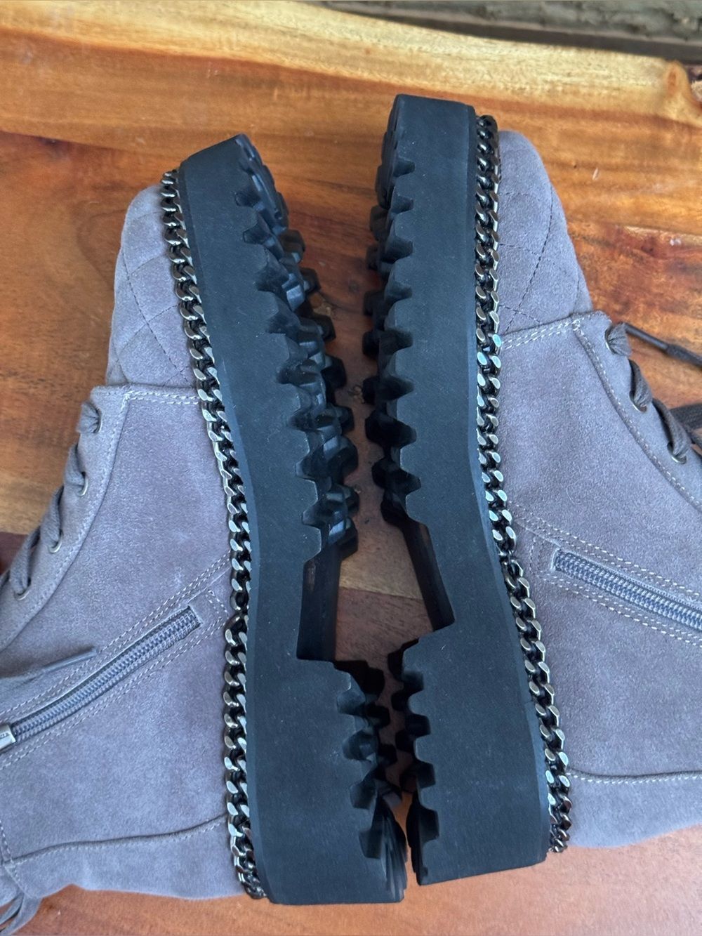 Vince Camuto Merindil Leather Suede Quilted Comb boots NWOT SZ 7 - Picture 2 of 9